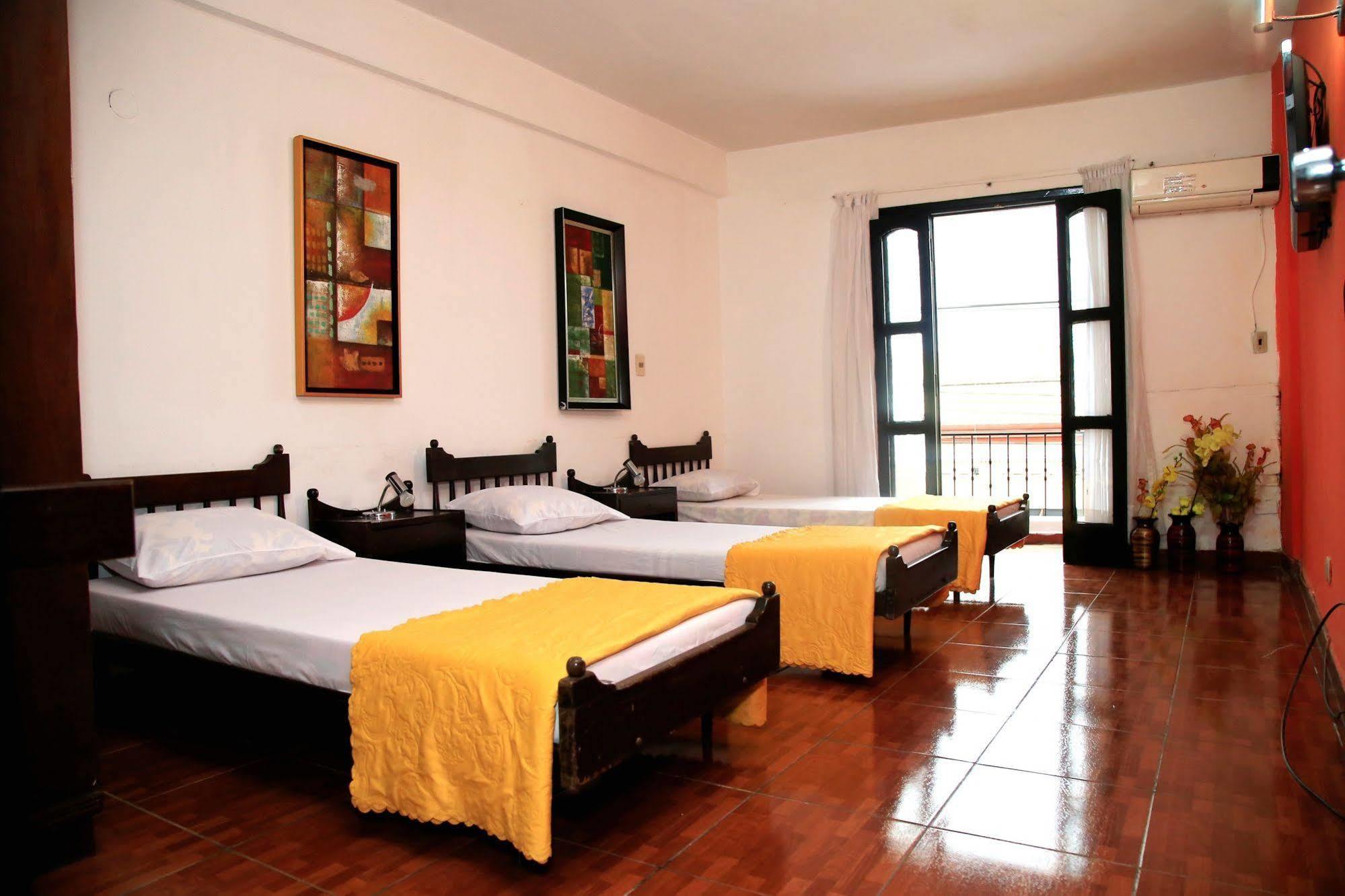 Costanera Hostel Asuncion Ngoại thất bức ảnh