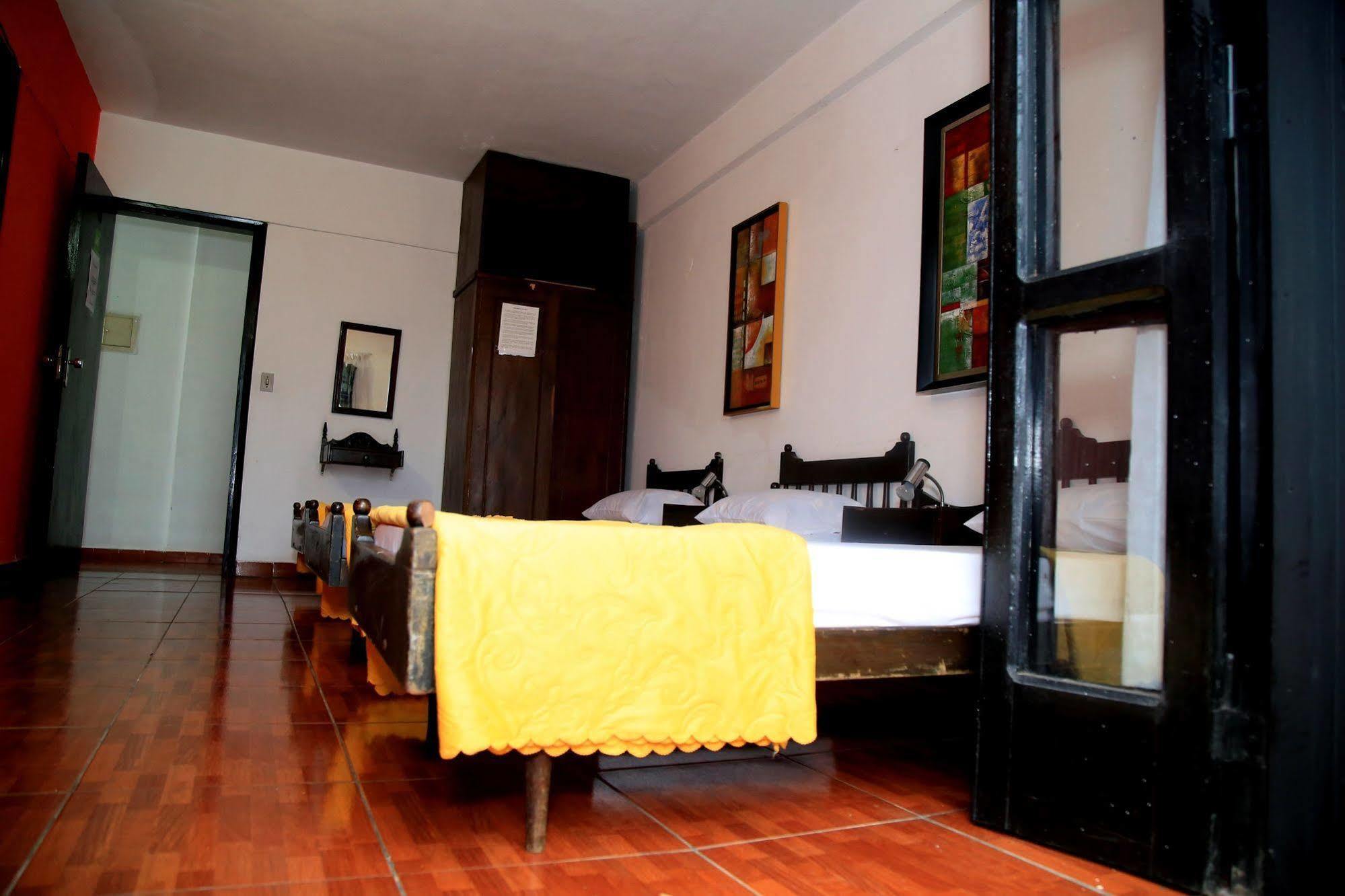 Costanera Hostel Asuncion Ngoại thất bức ảnh